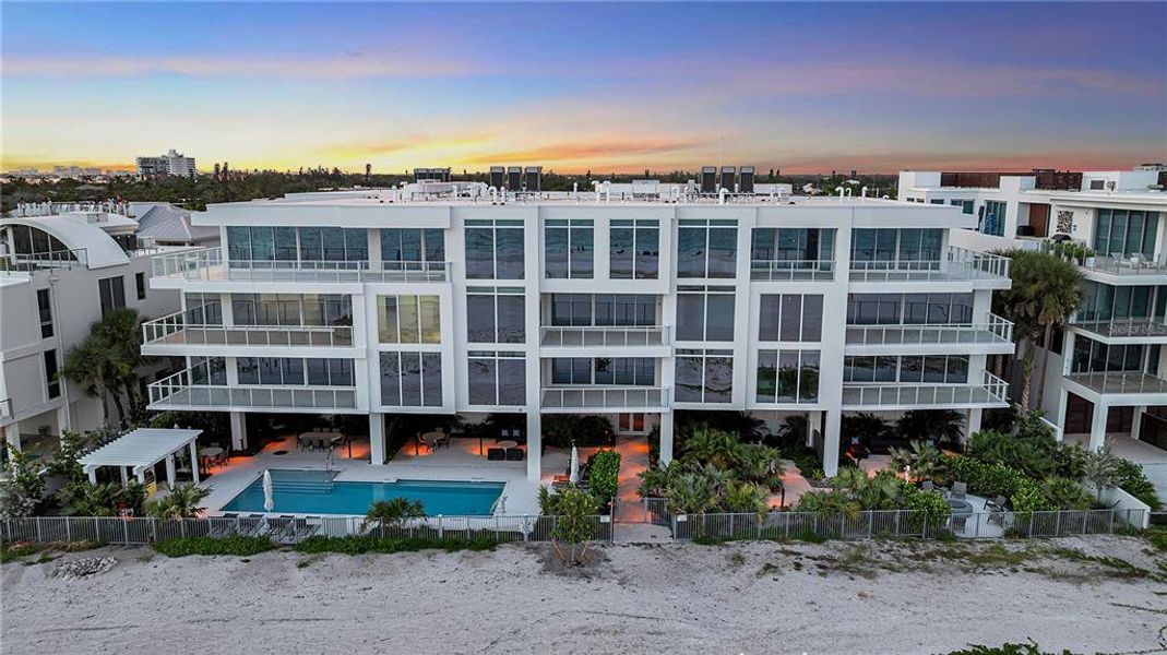 Condo located in Sarasota, FL showcasing its design and architecture (Image 5). Condo located in Sarasota, FL showcasing its design and architecture (Image 5).