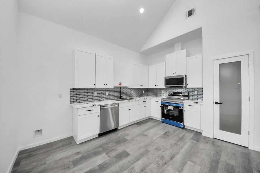 Furnished interior view inside a new home in , Baytown (Image 10).