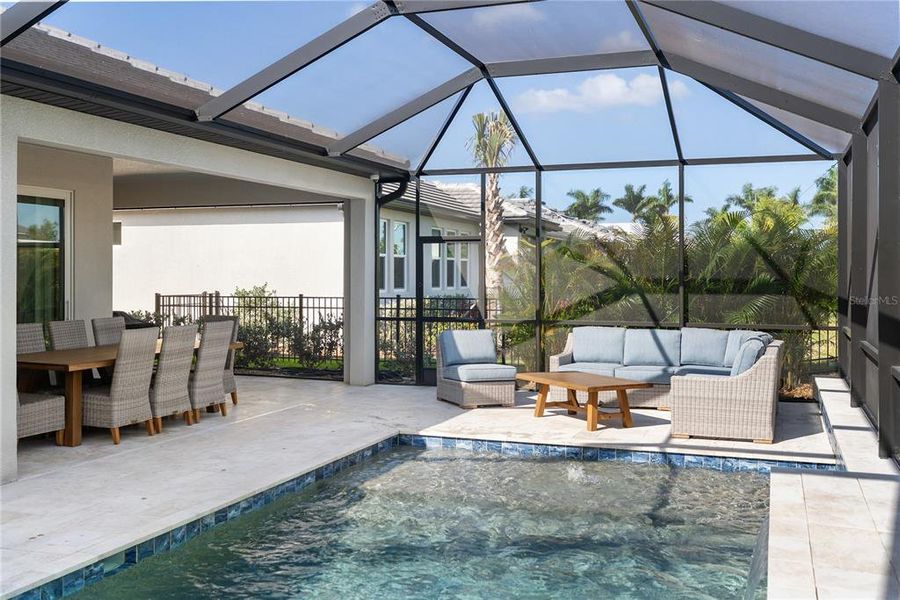 Exterior details and patio area of a home in , Bradenton (Image 3).