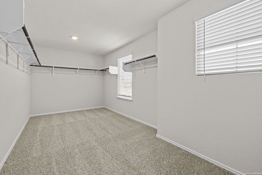 Spacious, unfurnished interior of a new home in Stonehill, San Antonio (Image 16).