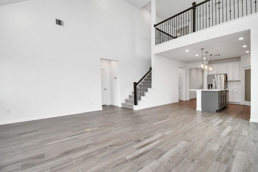 Spacious, unfurnished interior of a new home in Sunterra, Katy (Image 20).