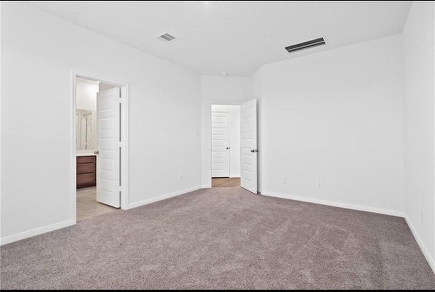 Spacious, unfurnished interior of a new home in Sunterra, Katy (Image 12).