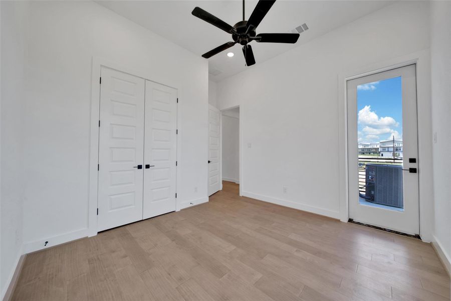 Spacious, unfurnished interior of a new home in Lago Pointe, Seabrook (Image 16). Spacious, unfurnished interior of a new home in Lago Pointe, Seabrook (Image 16).
