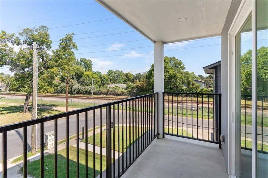 Exterior details and patio area of a home in , Dallas (Image 4).