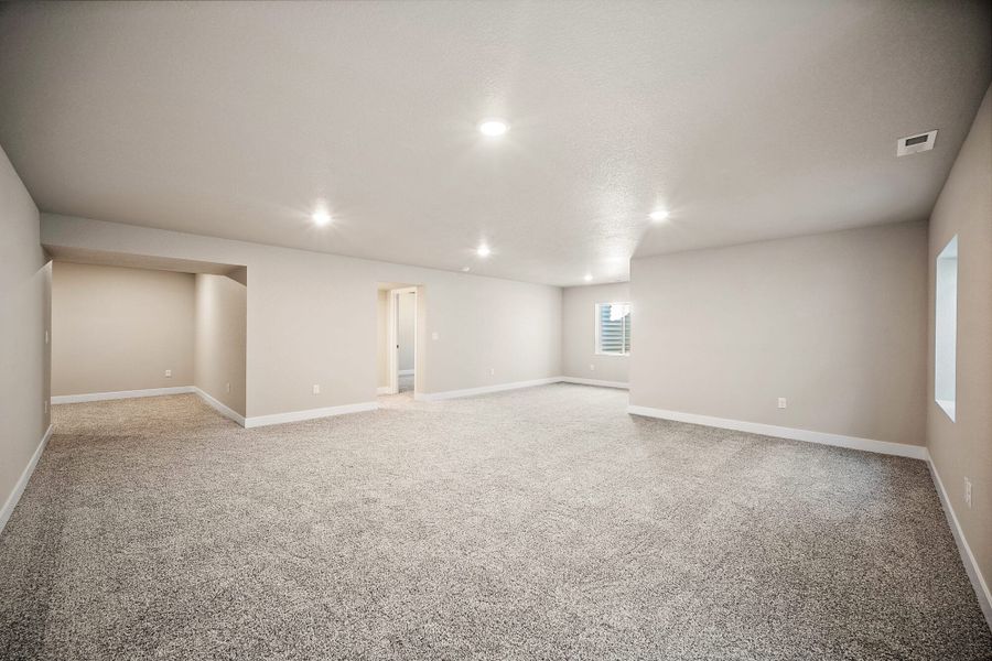 Spacious, unfurnished interior of a new home in Aspen Ranch, Fountain (Image 29).