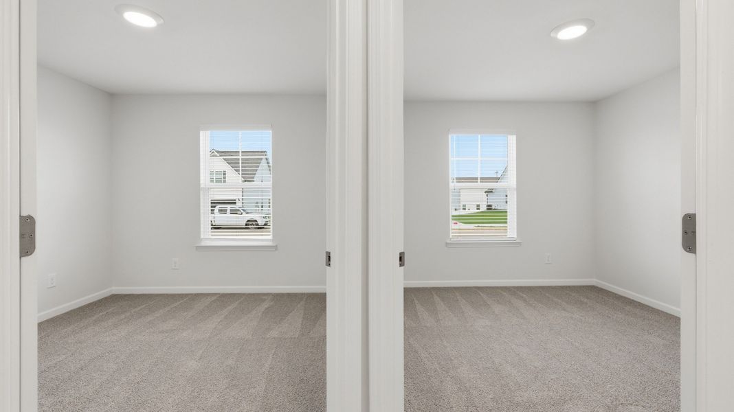 Spacious, unfurnished interior of a new home in Wheatfield, Shelbyville (Image 15).