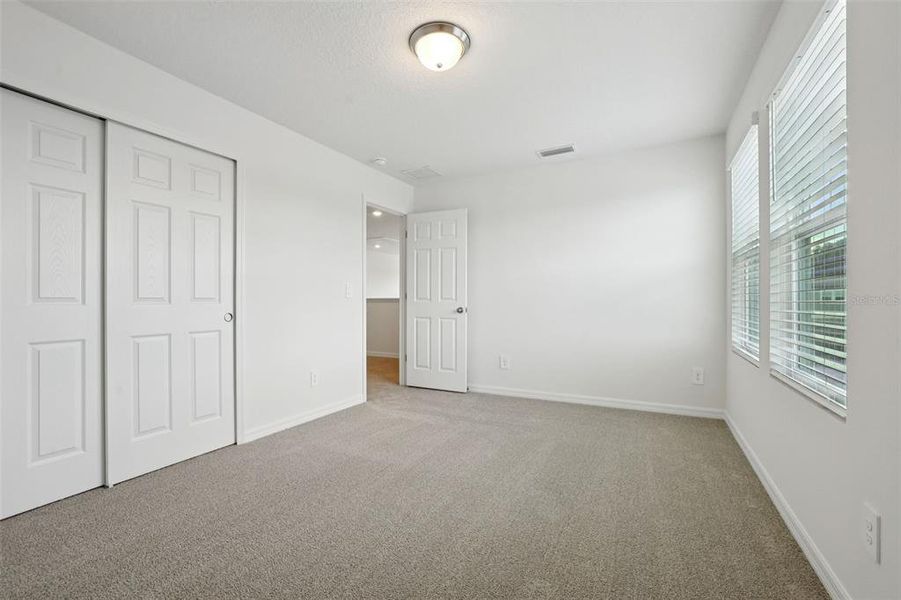 Spacious, unfurnished interior of a new home in The Reserve at Twin Lakes, St. Cloud (Image 27).