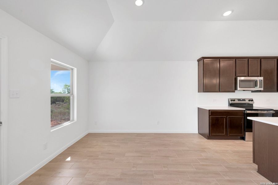 Spacious, unfurnished interior of a new home in Chaparral Ranch, Floresville (Image 26).