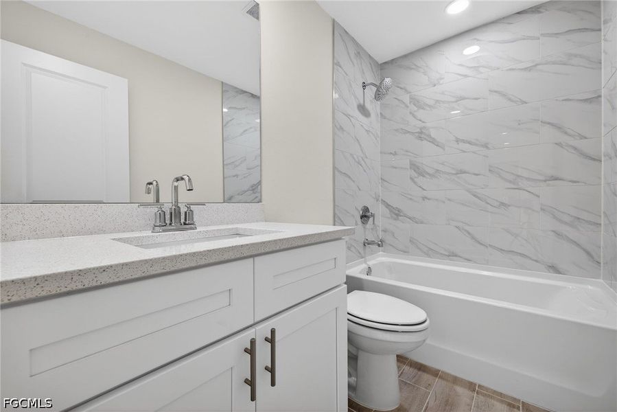 Furnished interior view inside a new home in Cape Coral, Cape Coral (Image 13).