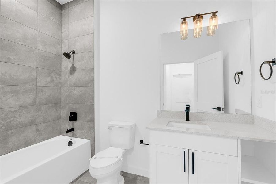 Furnished interior view inside a new home in , Dunnellon (Image 13).