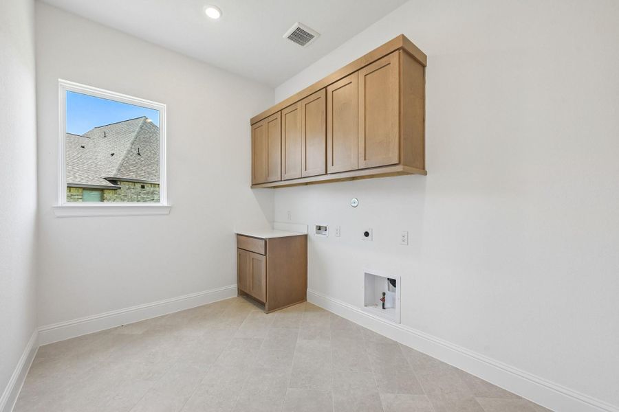 Spacious, unfurnished interior of a new home in Evergreen 70', Conroe (Image 24).