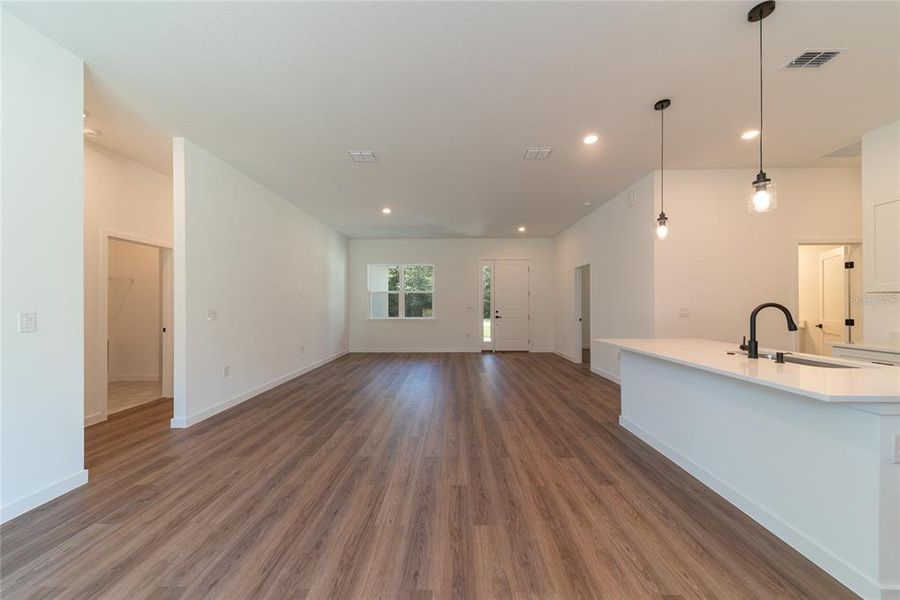 Spacious, unfurnished interior of a new home in , Citrus Springs (Image 33).