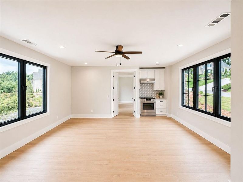 Spacious, unfurnished interior of a new home in , Alpharetta (Image 36).