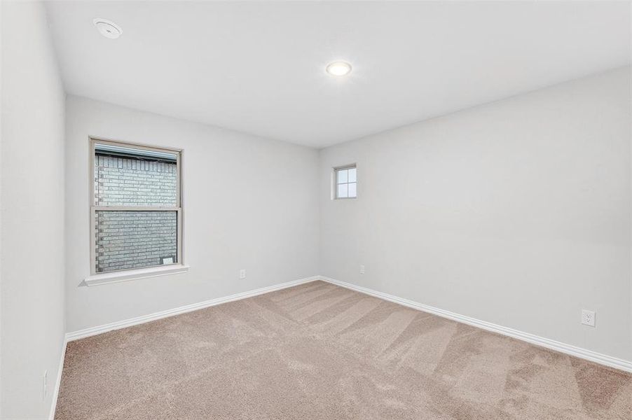 Spacious, unfurnished interior of a new home in Lily Creek at Sutton Fields, Aubrey (Image 37).