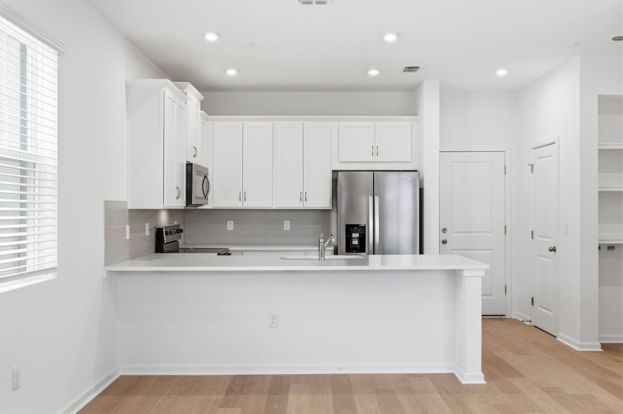 MODEL PHOTOGRAPHY - Kitchen