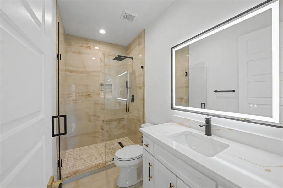 Furnished interior view inside a new home in , Colleyville (Image 34).