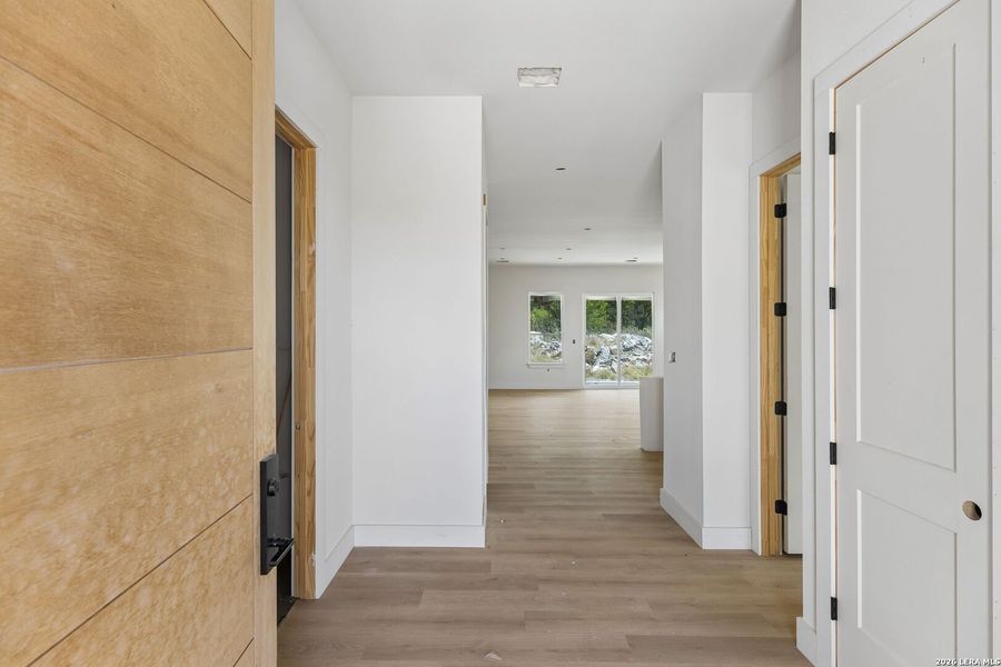 Spacious, unfurnished interior of a new home in , Horseshoe Bay (Image 27).