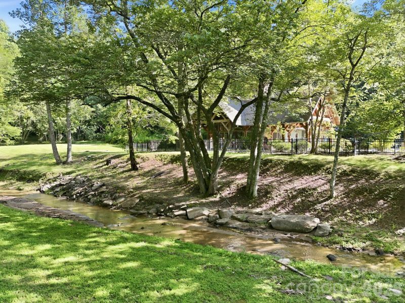 Natural landscape and outdoor views near in Hendersonville (Image 11). Natural landscape and outdoor views near in Hendersonville (Image 11).
