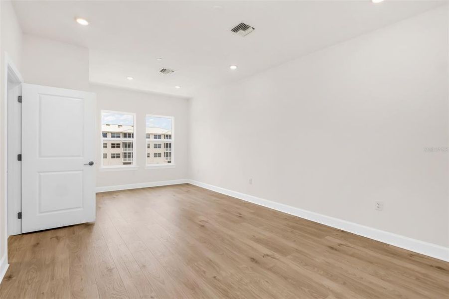Spacious, unfurnished interior of a new home in , Punta Gorda (Image 43).