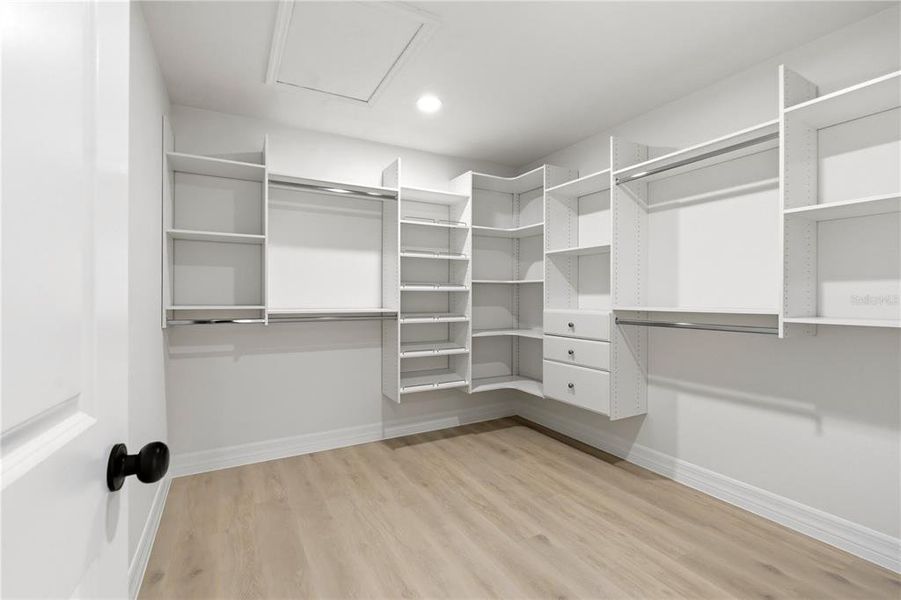 Spacious, unfurnished interior of a new home in , Weeki Wachee (Image 34).