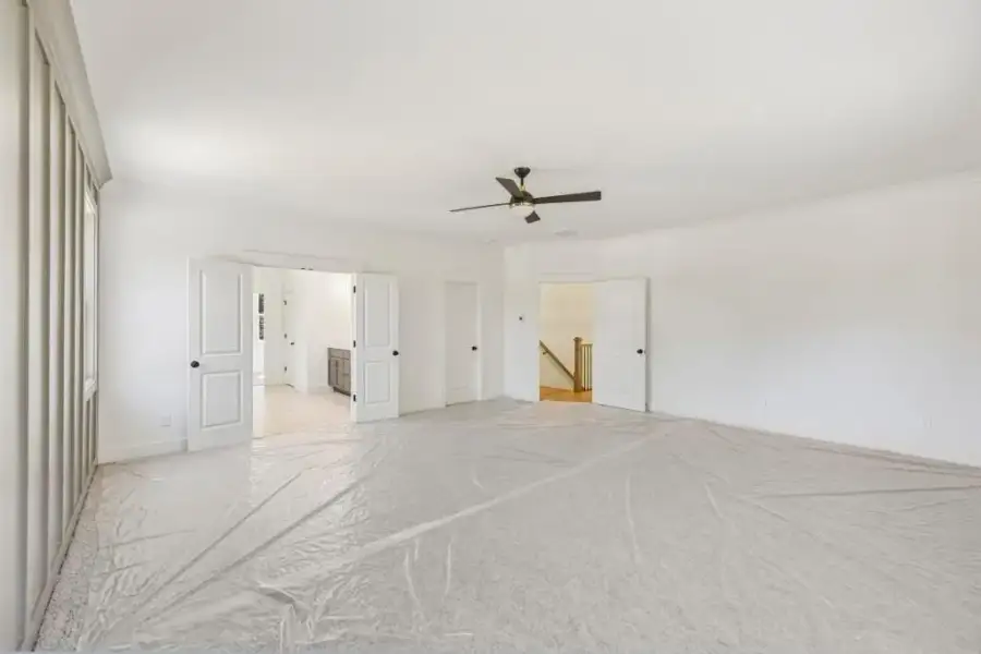 Spacious, unfurnished interior of a new home in White Post on Lake Lanier, Gainesville (Image 41).