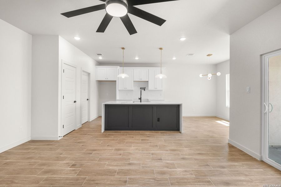 Spacious, unfurnished interior of a new home in , La Vernia (Image 23).