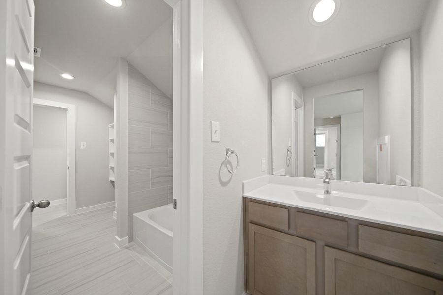 Furnished interior view inside a new home in Beacon Hill, Waller (Image 6).