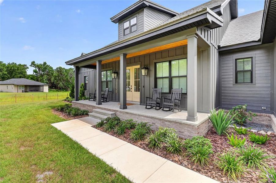 Exterior details and patio area of a home in , Lakeland (Image 3).