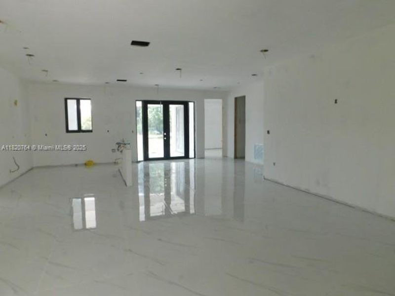 Spacious, unfurnished interior of a new home in , Clewiston (Image 13).