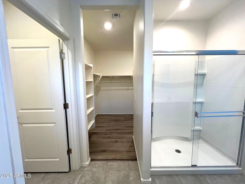 Shower and walking closet Shower and walking closet