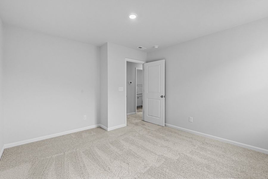 Spacious, unfurnished interior of a new home in Hanes Lake, Winston-Salem (Image 34).