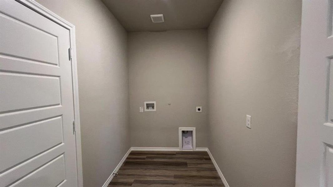 Spacious, unfurnished interior of a new home in Monarch at the Meadows, Ponder (Image 10).