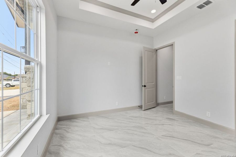 Spacious, unfurnished interior of a new home in , Selma (Image 38).