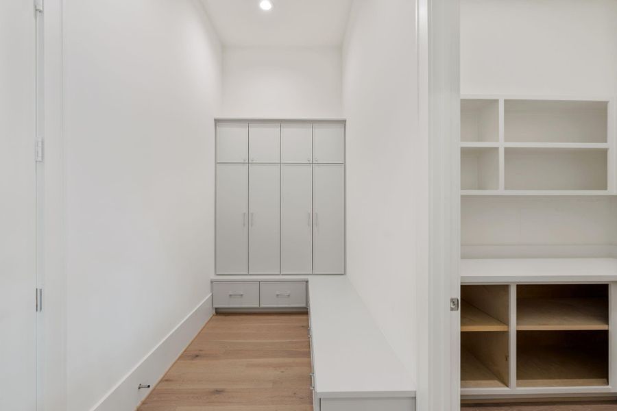 Spacious, unfurnished interior of a new home in , Houston (Image 20).