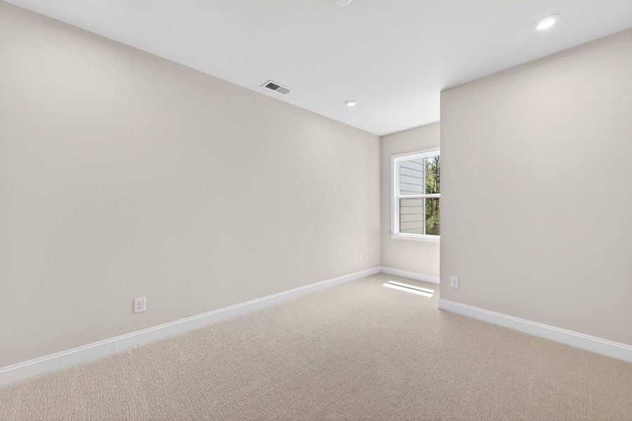 Spacious, unfurnished interior of a new home in Southbridge, Fort Mill (Image 24).