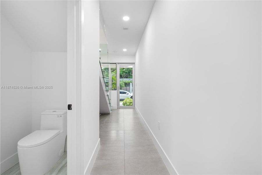 Spacious, unfurnished interior of a new home in , Miami (Image 59).