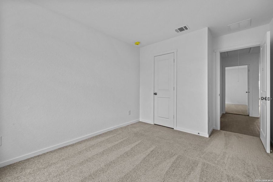 Spacious, unfurnished interior of a new home in Spring Grove, St. Hedwig (Image 19).