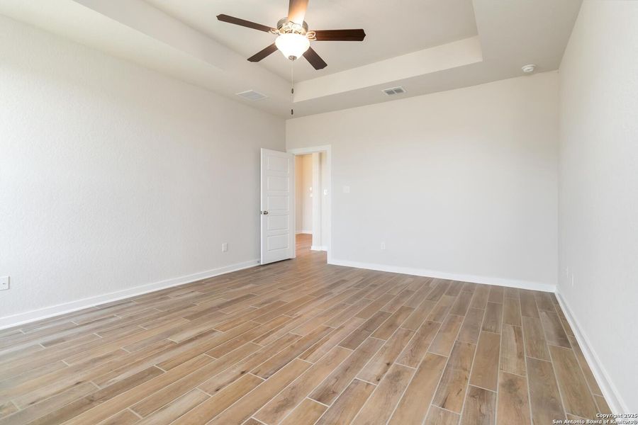Spacious, unfurnished interior of a new home in Bonita Vista, Pleasanton (Image 12).