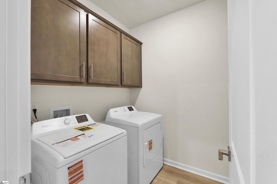 Furnished interior view inside a new home in Sedona, Greenville (Image 11).