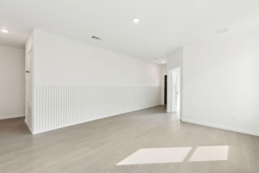 Spacious, unfurnished interior of a new home in River Ranch, Dayton (Image 23).