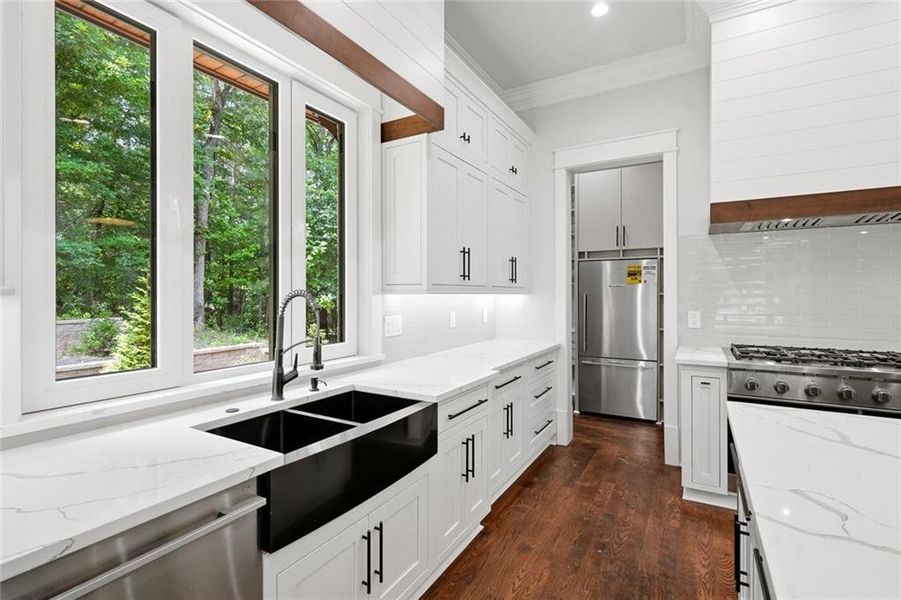 Furnished interior view inside a new home in , Roswell (Image 7).