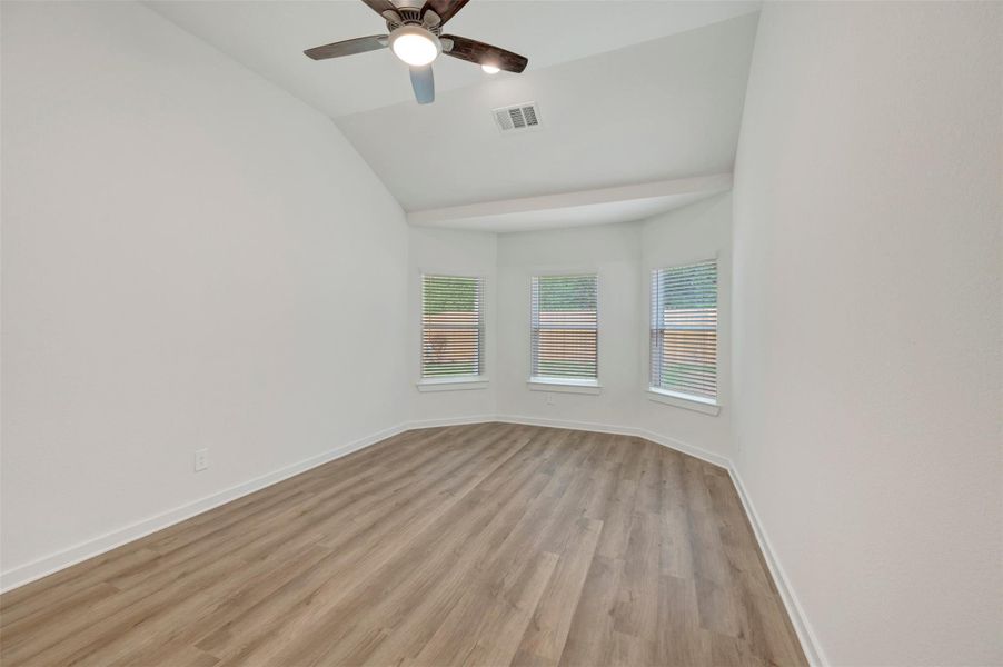 Spacious, unfurnished interior of a new home in Sorella, Tomball (Image 22).