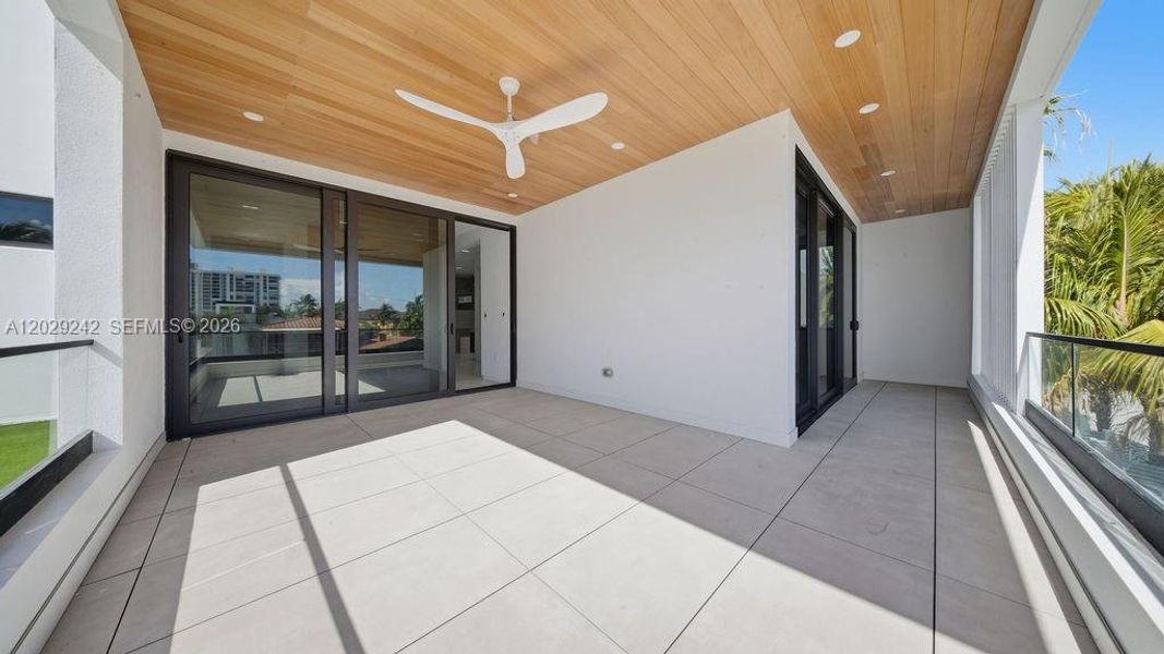 Exterior details and patio area of a home in , Fort Lauderdale (Image 27).