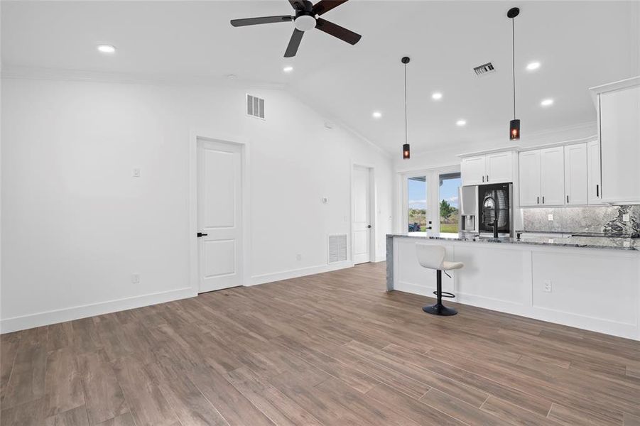 Spacious, unfurnished interior of a new home in , Okeechobee (Image 16).