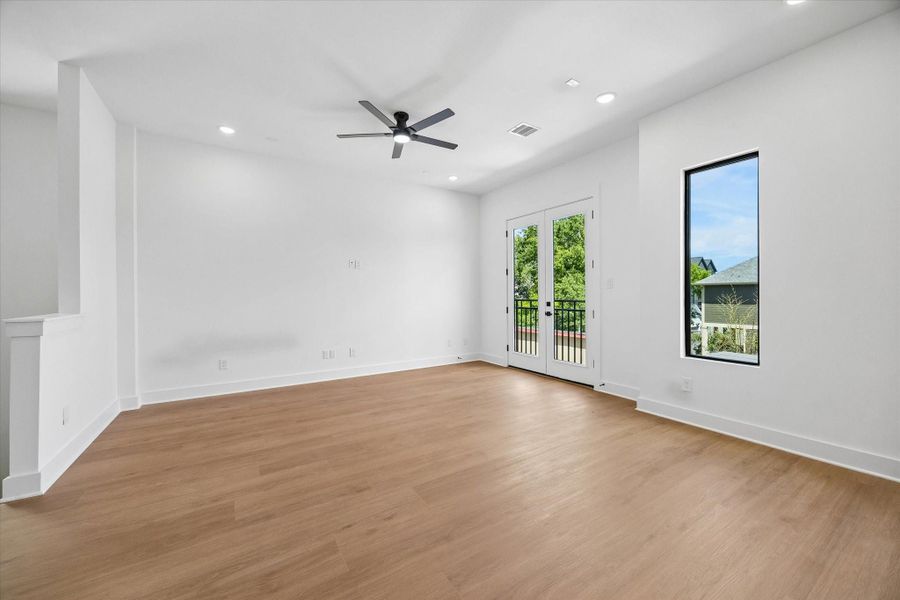 Spacious, unfurnished interior of a new home in , Houston (Image 23).