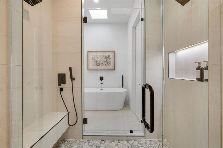 Furnished interior view inside a new home in , Farmers Branch (Image 30).