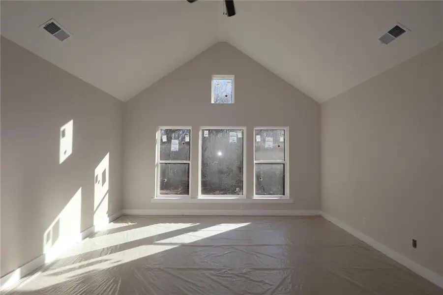 Spacious, unfurnished interior of a new home in Meadow Brook Farms, Cumming (Image 3).