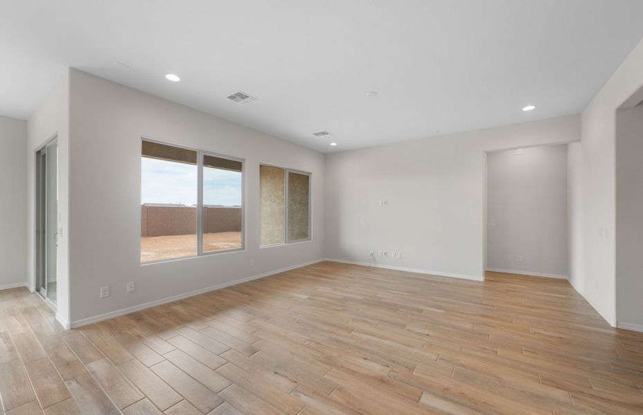 Spacious, unfurnished interior of a new home in Artisan at Asante, Surprise (Image 24).