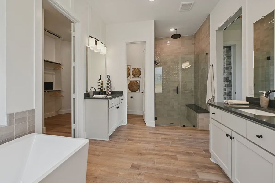 Furnished interior view inside a new home in Meridiana 60's, Manvel (Image 38).