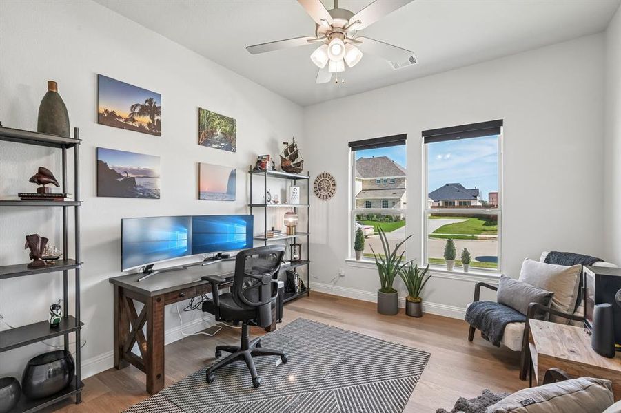 Furnished interior view inside a new home in Ridge Crossing, Waxahachie (Image 33).